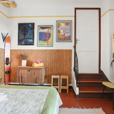 Les Dauphins Bed and Breakfast 4*