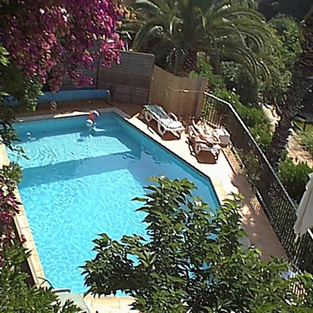 Les Dauphins Bed and breakfast